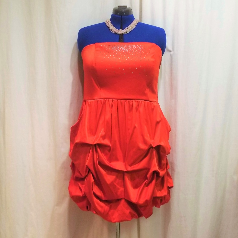 Torrid red strapless ruffle bubble dress